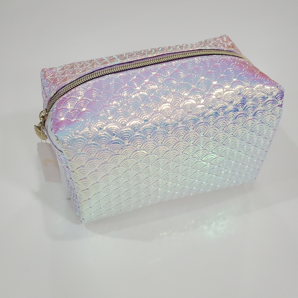 Iridescent make up case